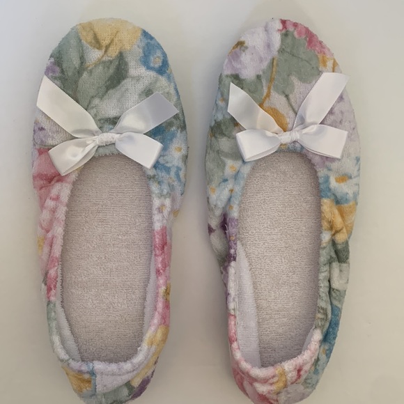 ⭐️LAST CHANCE ITEM⭐️ Floral Ballet Style Slippers with Satin Bows 🆕 - Picture 4 of 9